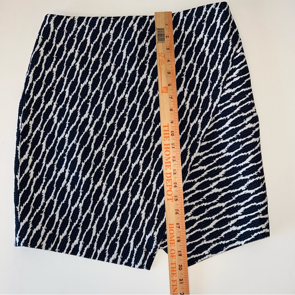 LOFT womens blue white textured faux wrap asymmetrical mini skirt size Medium - Picture 6 of 9